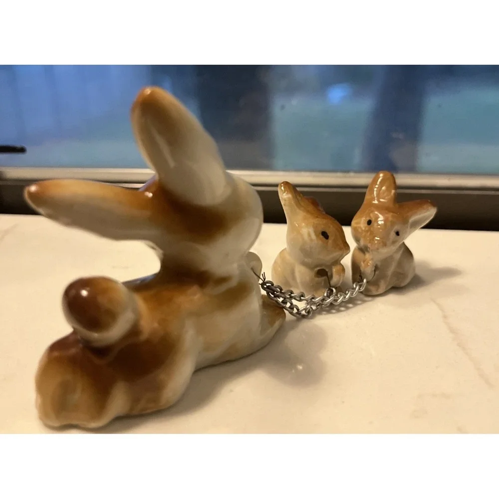 Vintage Set 3 Ceramic Bunnies Mother Rabbit w/ 2 Chained‎ Baby Bunny Figurine